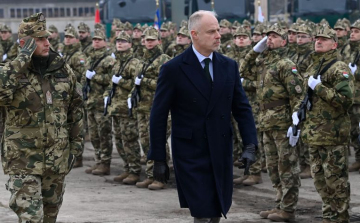 Szalay-Bobrovniczky Kristóf: hathavi fegyverpénzt kapnak a katonák